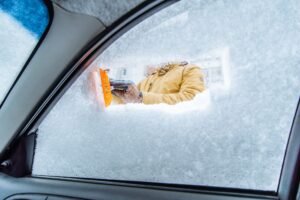 Odmagljivanje-auto-stakala-zimi