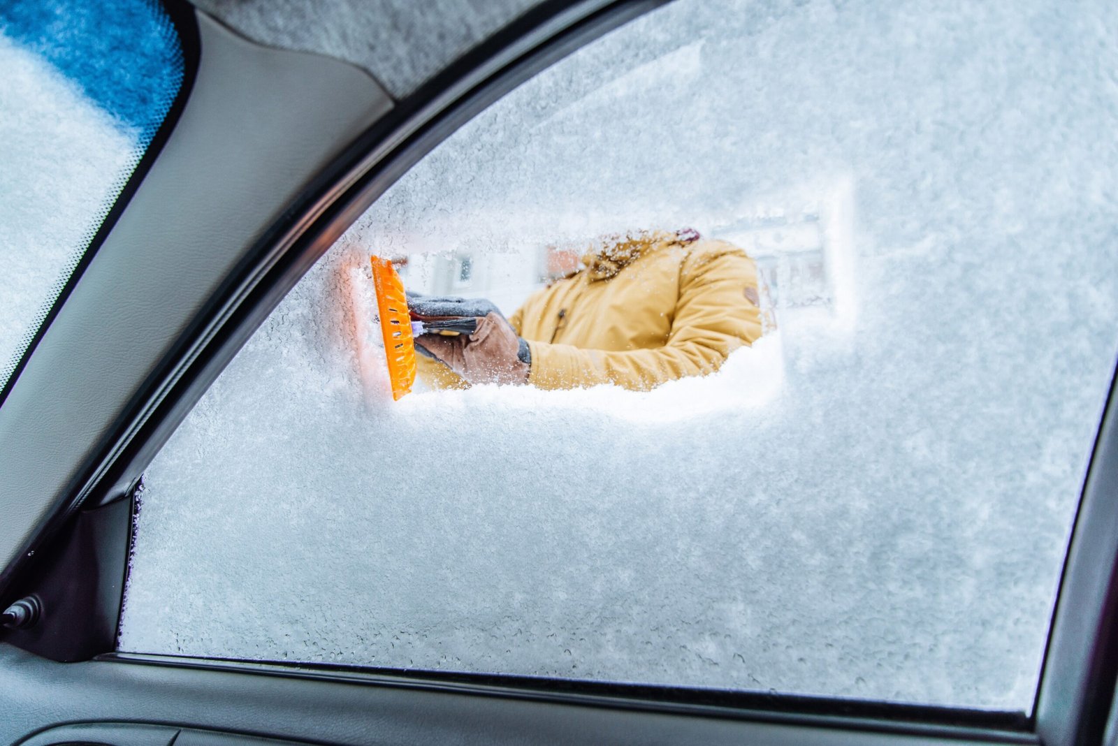 Odmagljivanje-auto-stakala-zimi